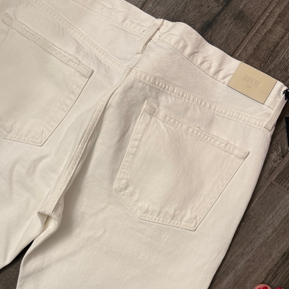 Edwin Women's Cream Cropped Pants - Picture 9 of 10